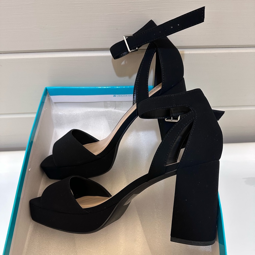 Y Not Sandrea Dress Sandals - Picture 6 of 9